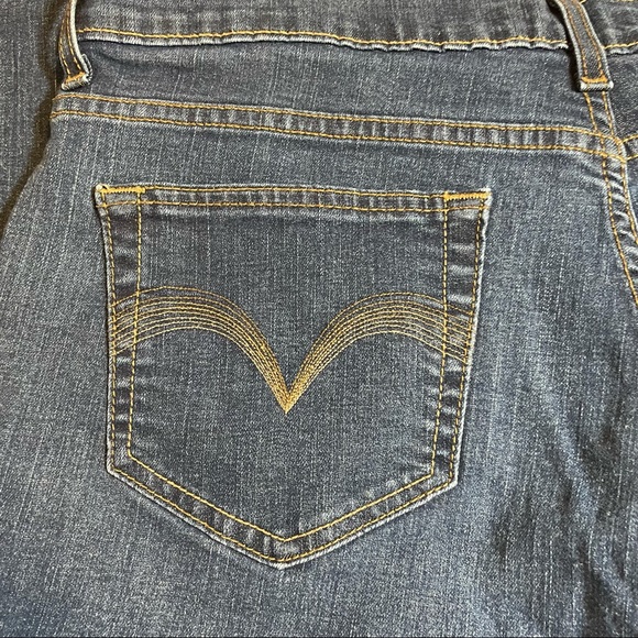 Levi’s perfectly slimming 512 straight leg jeans - Picture 10 of 12